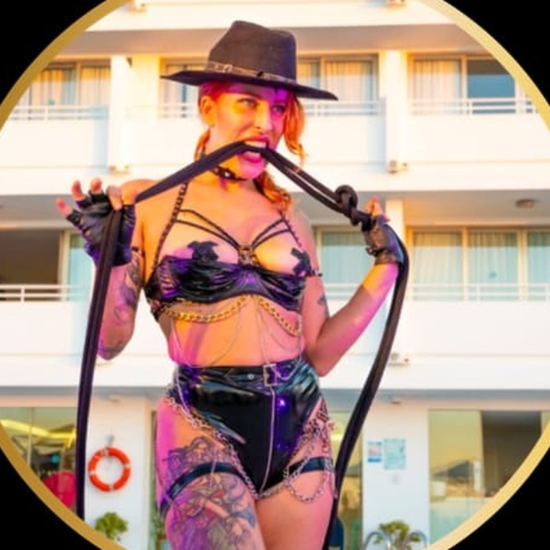 NICOLE DE LOME